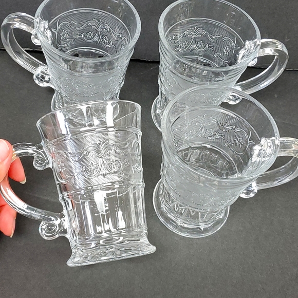 - Vintage set of 4 clear cut glass mugs - Picture 1 of 8